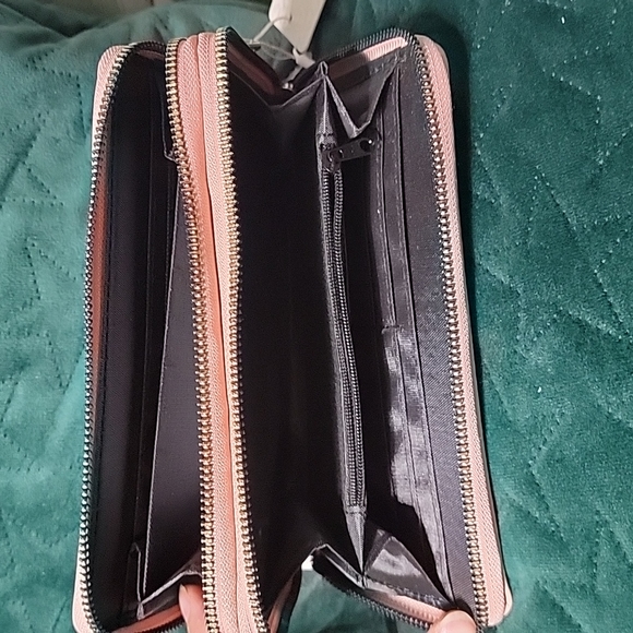 Mudd Mudd...purse👛 very elegant hands with double cream color zipper... - Picture 5 of 12